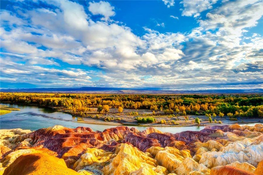 新疆，向尊敬的听众朋友们致意